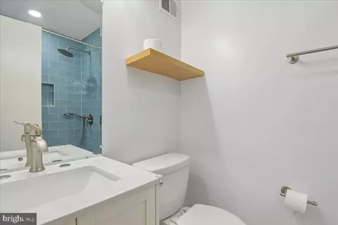 Bath - 535 Dunkirk Rd, Baltimore, MD 21212 photo 4 of 4