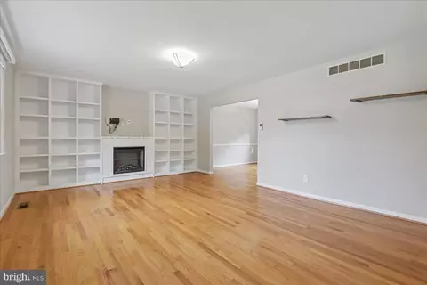 Living - 535 Dunkirk Rd, Baltimore, MD 21212 photo 1 of 4