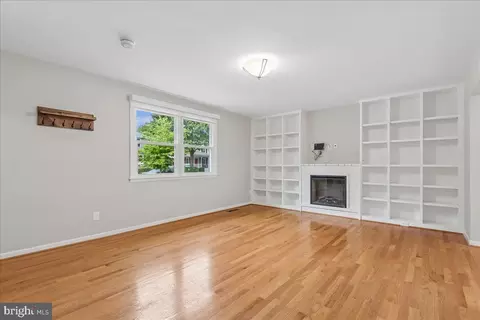 Living - 535 Dunkirk Rd, Baltimore, MD 21212 photo 2 of 4