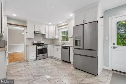 Kitchen - 535 Dunkirk Rd, Baltimore, MD 21212 photo 2 of 2