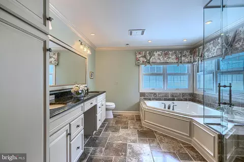 Bath - 16 Kincaid Ct, Baldwin, MD 21013 photo 2 of 8