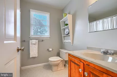 Bath - 16 Kincaid Ct, Baldwin, MD 21013 photo 7 of 8
