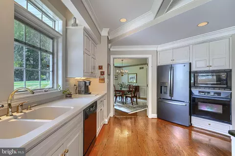 Kitchen - 16 Kincaid Ct, Baldwin, MD 21013 photo 5 of 6