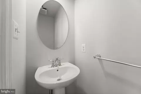 Entry Way - 4926 Arborgate Cir, Baltimore, MD 21227 photo 7 of 8