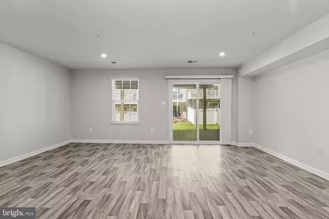 Living - 4926 Arborgate Cir, Baltimore, MD 21227 photo 2 of 7
