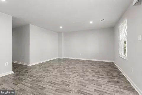 Living - 4926 Arborgate Cir, Baltimore, MD 21227 photo 4 of 7