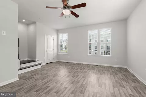 Living - 4926 Arborgate Cir, Baltimore, MD 21227 photo 5 of 7