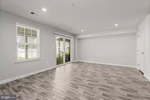 Living - 4926 Arborgate Cir, Baltimore, MD 21227 photo 3 of 7