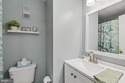 Bath - 9121 Deviation Rd, Nottingham, MD 21236 photo 2 of 3