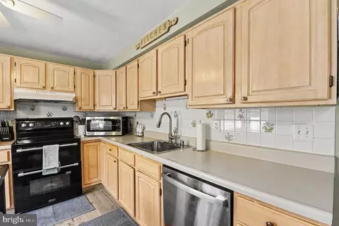 Kitchen - 9121 Deviation Rd, Nottingham, MD 21236 photo 2 of 3