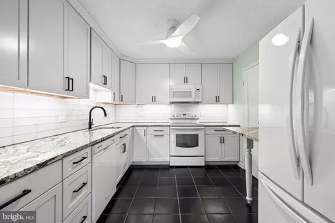 Kitchen - 205 E Joppa Rd #1908, Towson, MD 21286 photo 2 of 4