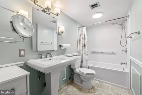 Bath - 205 E Joppa Rd #1908, Towson, MD 21286 photo 2 of 2