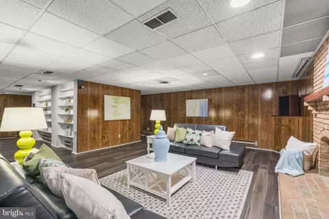 Living - 300 Stonehurst Rd, Phoenix, MD 21131 photo 6 of 7