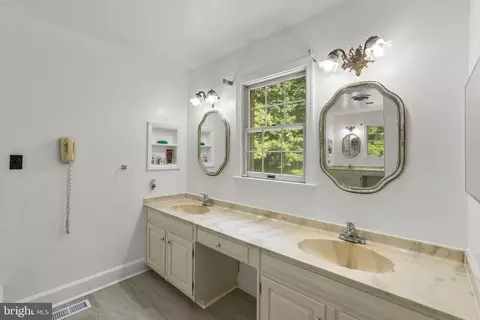 Bath - 300 Stonehurst Rd, Phoenix, MD 21131 photo 3 of 7