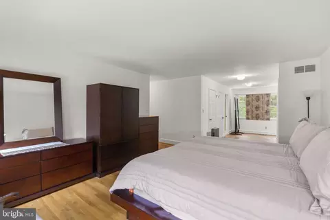 Bedroom - 300 Stonehurst Rd, Phoenix, MD 21131 photo 3 of 4