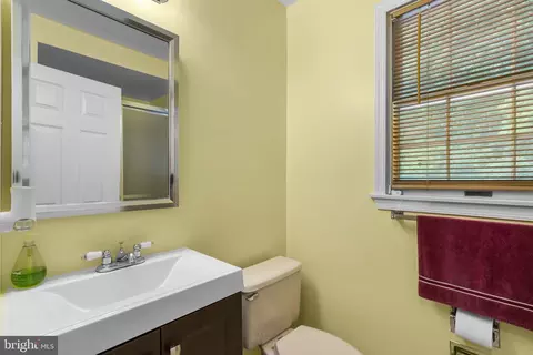Bath - 300 Stonehurst Rd, Phoenix, MD 21131 photo 1 of 7