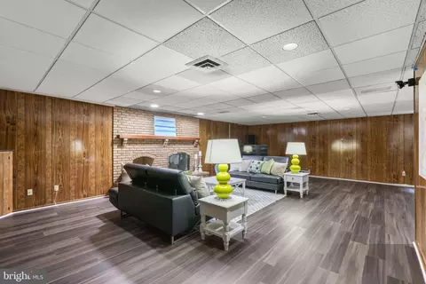 Living - 300 Stonehurst Rd, Phoenix, MD 21131 photo 5 of 7