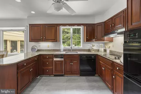 Kitchen - 300 Stonehurst Rd, Phoenix, MD 21131 photo 2 of 5