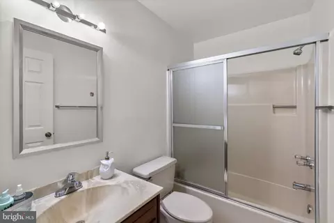 Bath - 300 Stonehurst Rd, Phoenix, MD 21131 photo 5 of 7