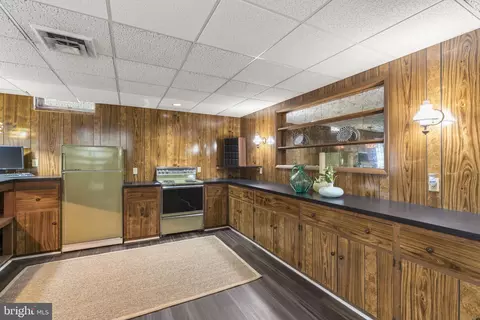 Kitchen - 300 Stonehurst Rd, Phoenix, MD 21131 photo 4 of 5