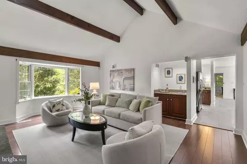 Living - 300 Stonehurst Rd, Phoenix, MD 21131 photo 4 of 7