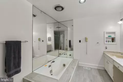 Bath - 300 Stonehurst Rd, Phoenix, MD 21131 photo 4 of 7