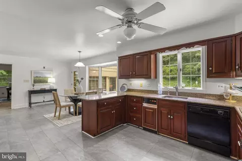 Kitchen - 300 Stonehurst Rd, Phoenix, MD 21131 photo 3 of 5