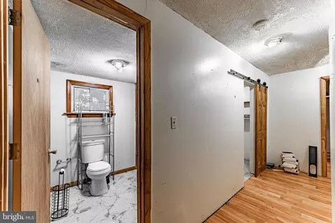 Entry Way - 216 Riverview Ave, Dundalk, MD 21222 photo 2 of 4