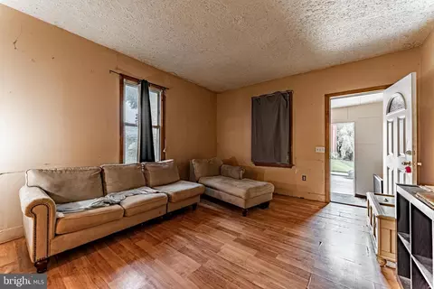 Living - 216 Riverview Ave, Dundalk, MD 21222 photo 2 of 2