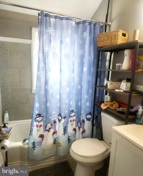 Bath - 7920 Kavanagh Rd, Dundalk, MD 21222 photo 2 of 2