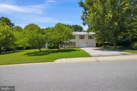 8 Sunnyking Dr, Reisterstown, MD 21136