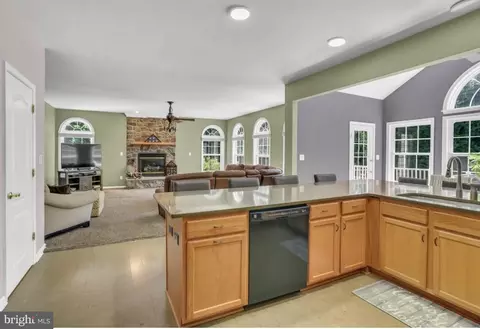 Entry Way - 11733 Hamilton Pl # A, White Marsh, MD 21162 photo 4 of 10