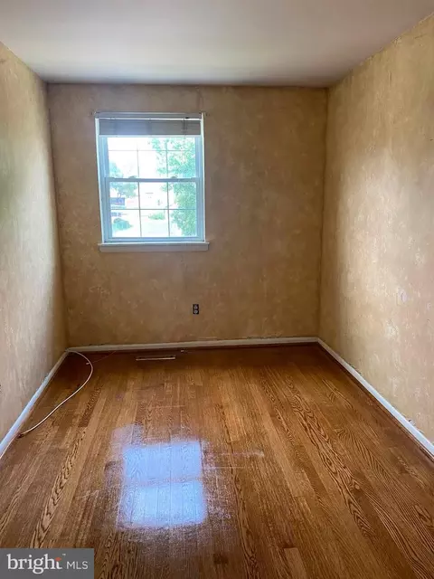 Bedroom - 907 Stormont Cir, Halethorpe, MD 21227 photo 2 of 2