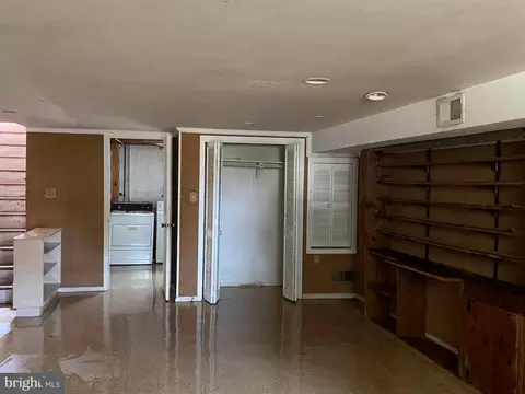 Entry Way - 907 Stormont Cir, Halethorpe, MD 21227 photo 1 of 2