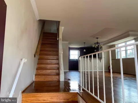 Entry Way - 907 Stormont Cir, Halethorpe, MD 21227 photo 2 of 2