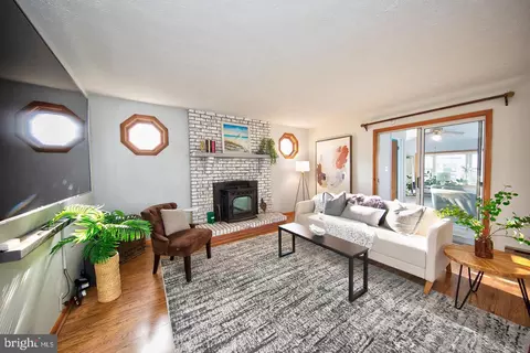 Living - 13202 Cherwin, Middle River, MD 21220 photo 3 of 5