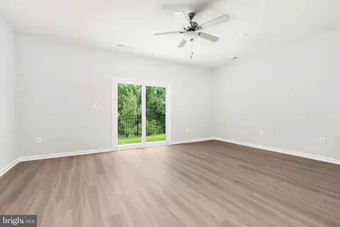 Living - 8112 Bartholomew Ct, Baltimore, MD 21206 photo 5 of 8