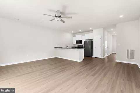 Living - 8112 Bartholomew Ct, Baltimore, MD 21206 photo 2 of 8