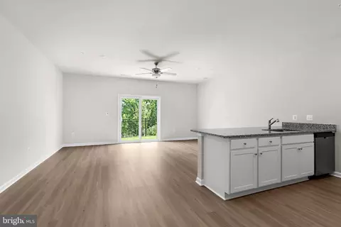 Living - 8112 Bartholomew Ct, Baltimore, MD 21206 photo 4 of 8