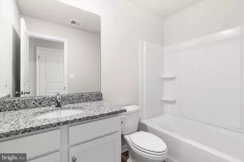 Entry Way - 8112 Bartholomew Ct, Baltimore, MD 21206 photo 6 of 8