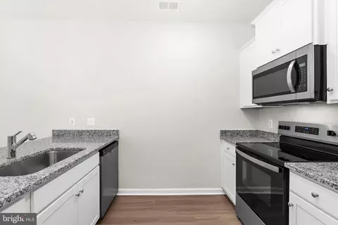 Kitchen - 8112 Bartholomew Ct, Baltimore, MD 21206 photo 4 of 6