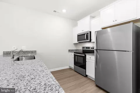 Kitchen - 8112 Bartholomew Ct, Baltimore, MD 21206 photo 2 of 6