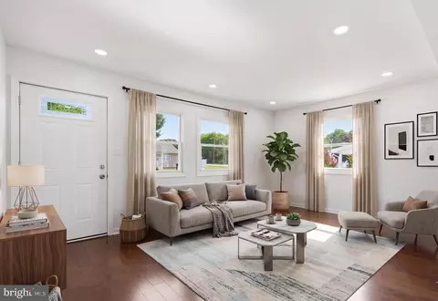 Living - 3 Compression Ct, Middle River, MD 21220 photo 1 of 5