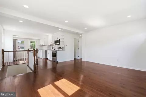 Living - 3 Compression Ct, Middle River, MD 21220 photo 5 of 5