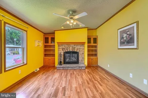 Living - 404 Tidewater, Middle River, MD 21220 photo 4 of 8