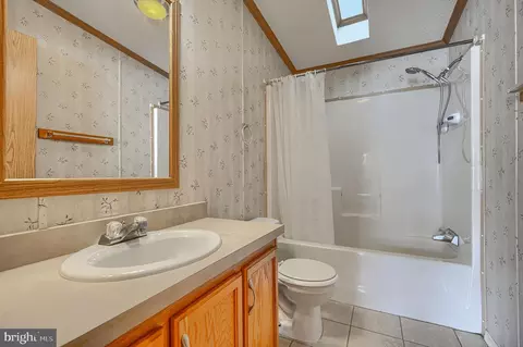 Bath - 404 Tidewater, Middle River, MD 21220 photo 5 of 7