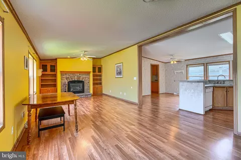Living - 404 Tidewater, Middle River, MD 21220 photo 2 of 8