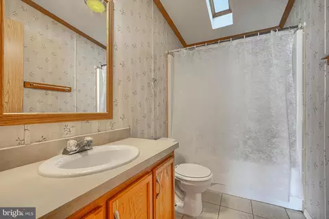 Bath - 404 Tidewater, Middle River, MD 21220 photo 6 of 7
