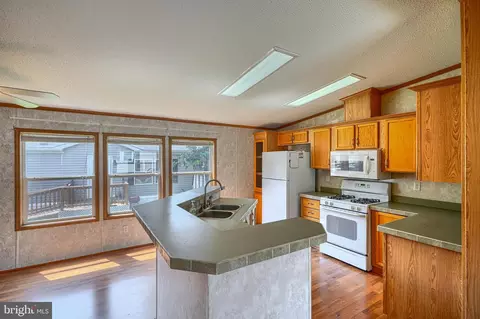 Kitchen - 404 Tidewater, Middle River, MD 21220 photo 3 of 3
