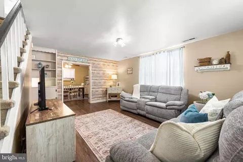 Entry Way - 8011 Shore Rd, Sparrows Point, MD 21219 photo 1 of 3